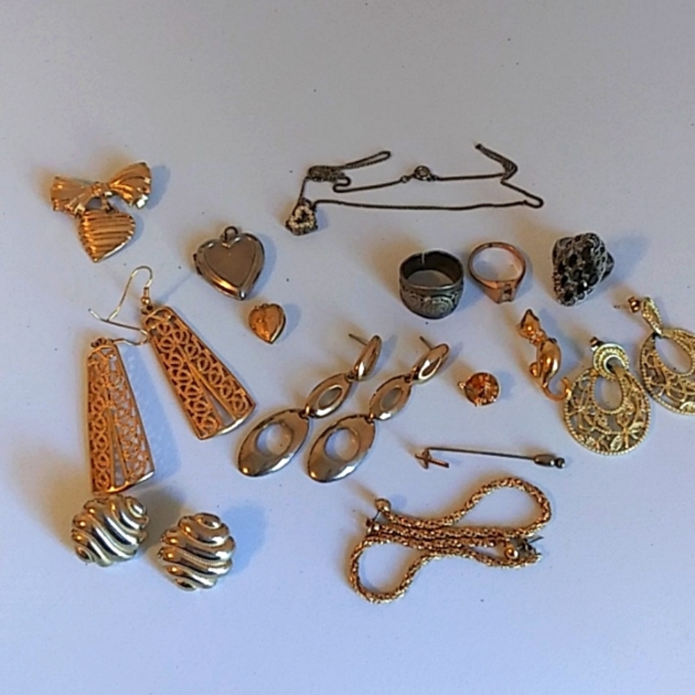 Lot of jewelry
